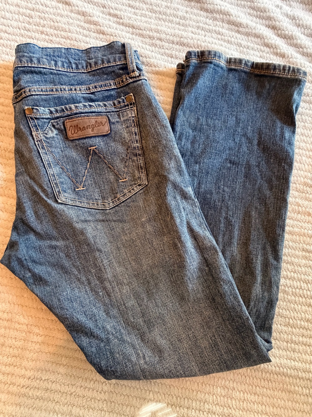 Wrangler Men’s Medium Blue Straight Leg Jeans